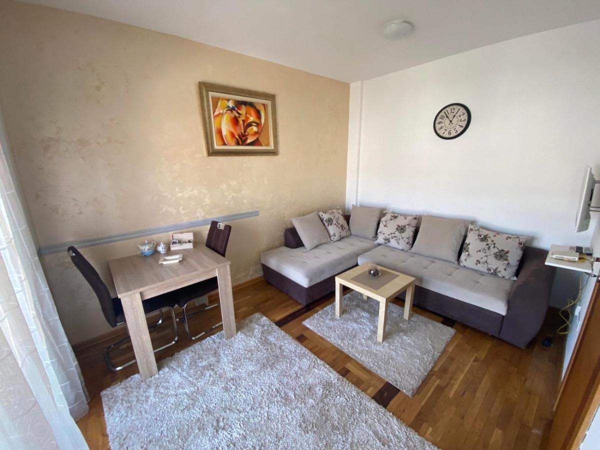 Apartman Bojanic Apartment พอดโกริกา ภายนอก รูปภาพ